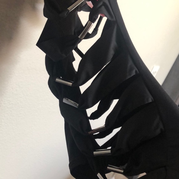 VS One Piece Strappy Side Cutout - Picture 4 of 7